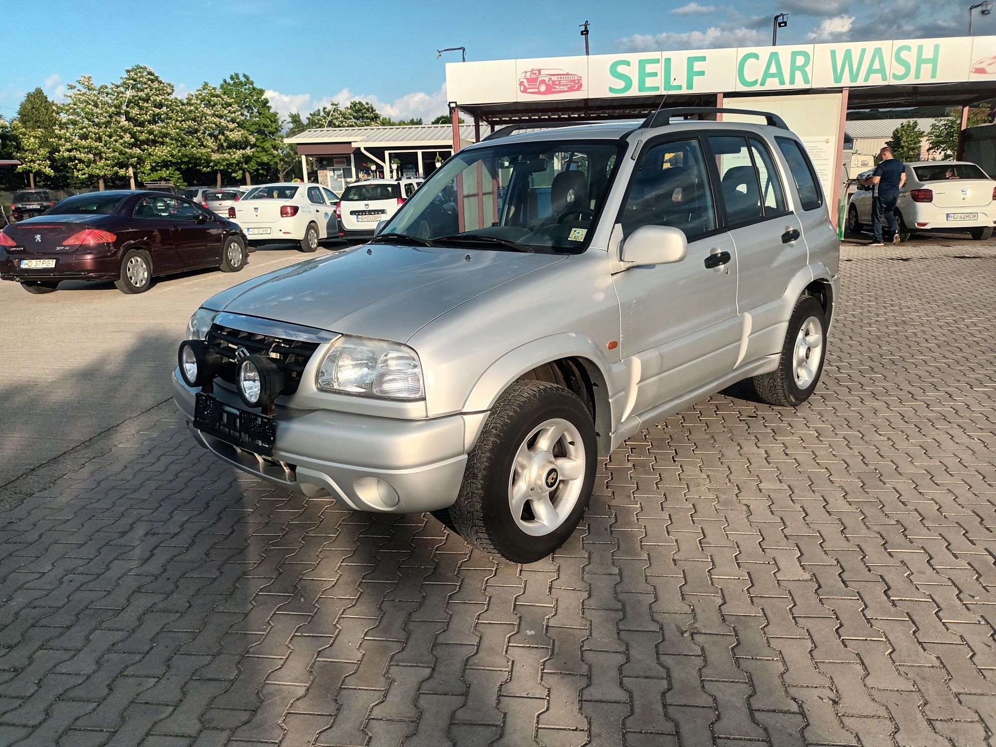 Vând Suzuki Grand Vitara 2.0 Benzină 4x4 Climă