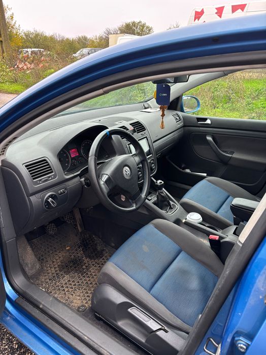 Vând Volkswagen Golf 5