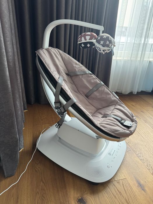 mamaRoo 5.0 Rosewood, палисандрово дърво