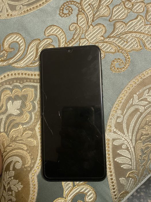 Huawei P30 lite, не заряжается, треснут