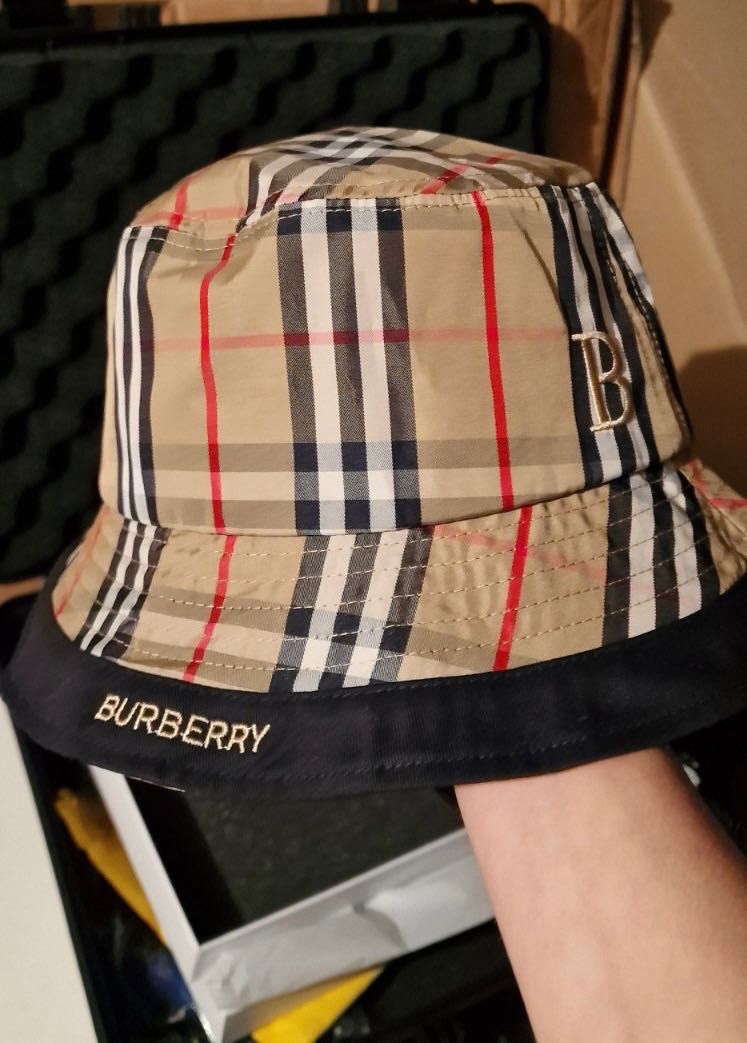Дамска шапка Burberry