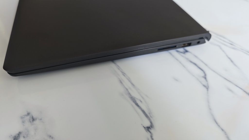 Dell Inspiron 3520/Core i5-11th/16GB RAM/512GB SSD/15.6 FullHD 144hz