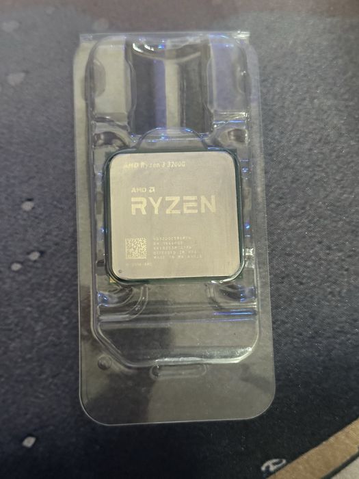 AMD Ryzen 3 3200G – 4 nuclee / Vega 8 Graphics