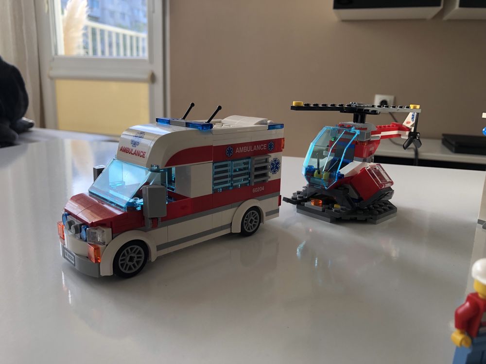 Lego hospital 60204