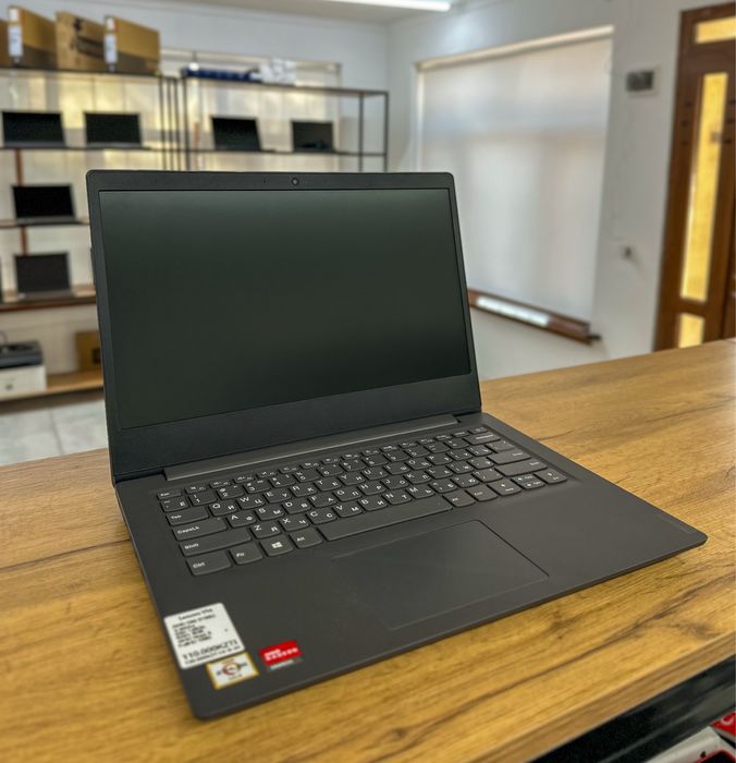Ноутбук Lenovo V14 / в отличном состоянии
