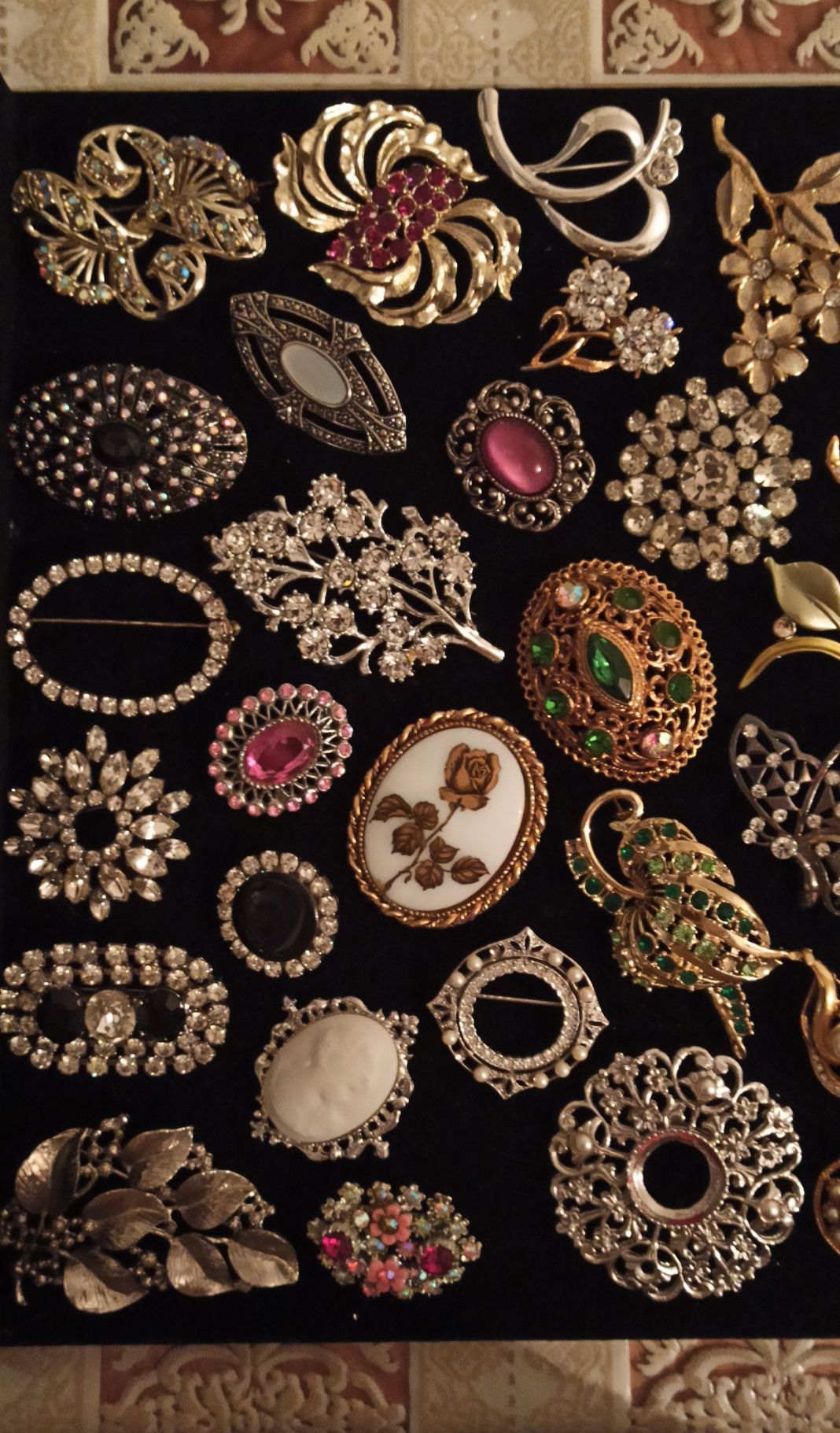 Винтидж брошки, Brooches