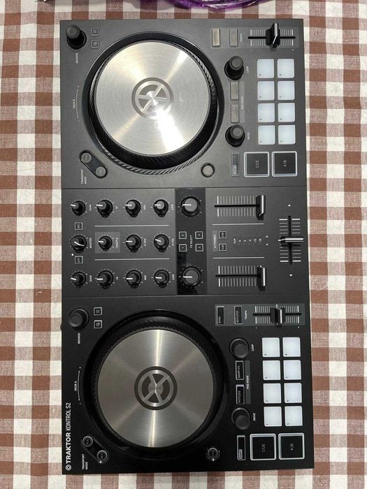 Traktor S2 mk3 audio controller