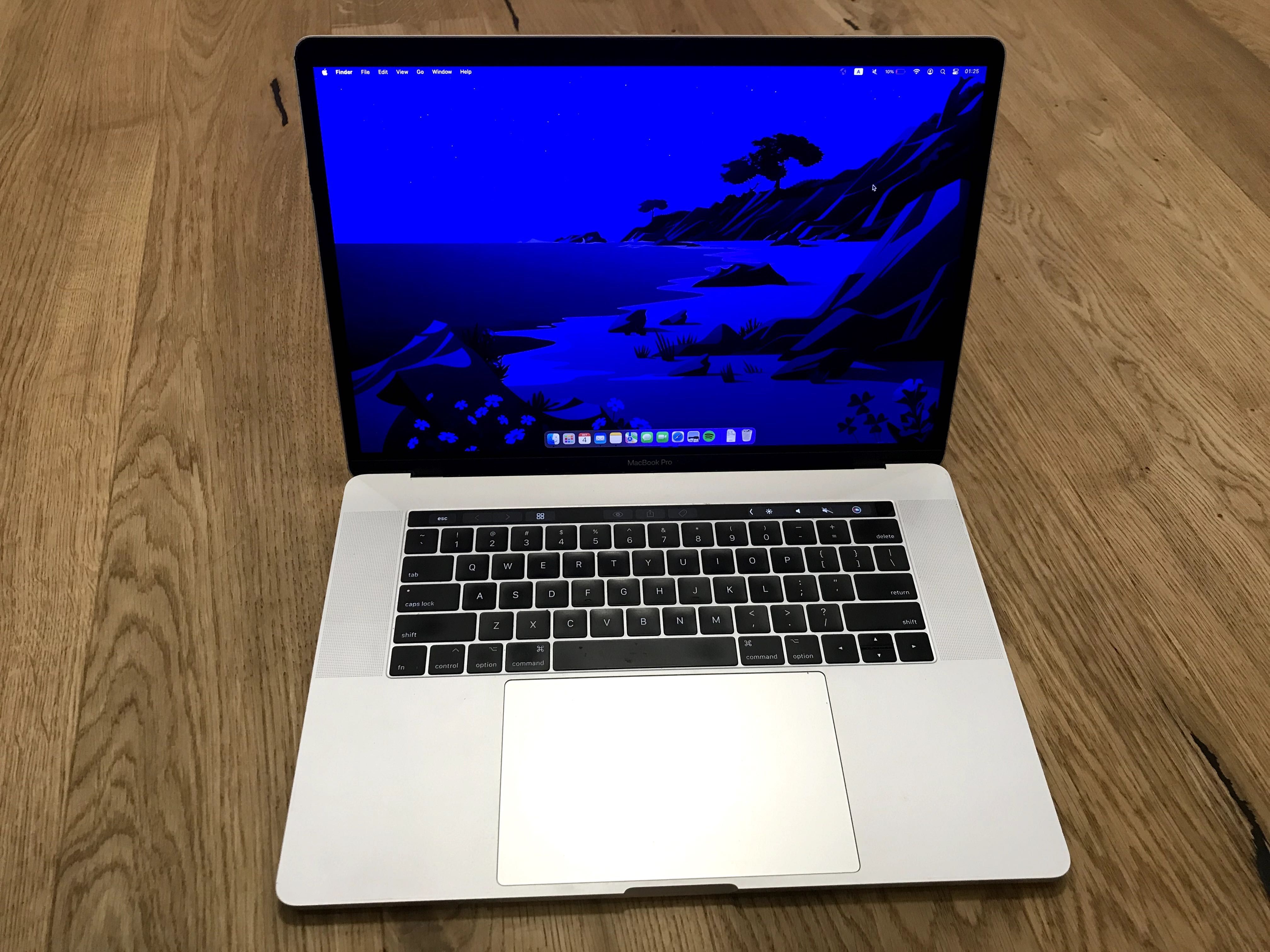 MacBook Pro 2017 15.4 inch 3.1GHz i7 Quad Core 16GB DDR3 512MB SSD