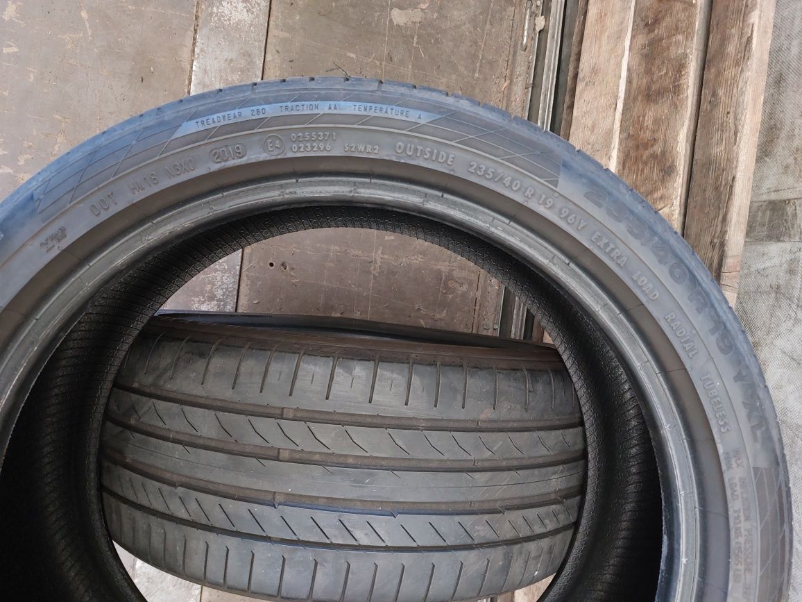 2 anvelope 235/40 R19 Continental