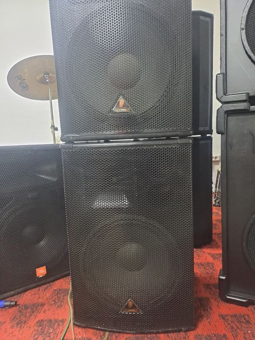 Активный микшерный пульт Behringer с родными колонками.