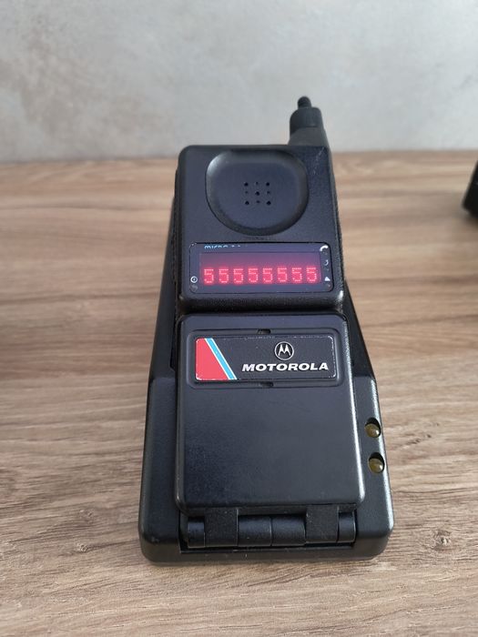 Motorola MicroTAC 9800x - telefon de colectie din 1989