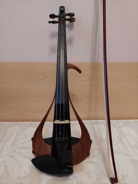 Електрическа цигулка Yamaha YEV 104