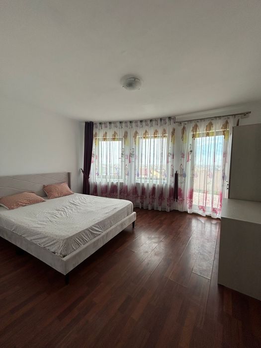 Dau in chirie casa cu 4 camere, suprafata 225 m2, Oradea, zona Caisilo