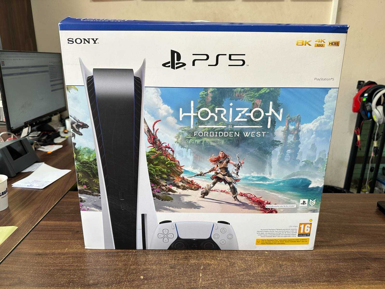 PlayStation 5 Disc Edition с 1 джойстик и 2 игри