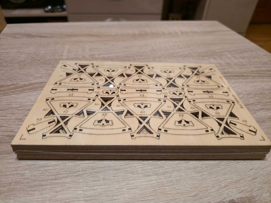 Puzzle 3D din lemn Roata Ferris tip cutie muzicala, 232 piese - NOU