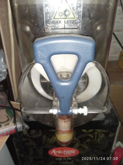 Продавам перфектна професионална машина за скрежина