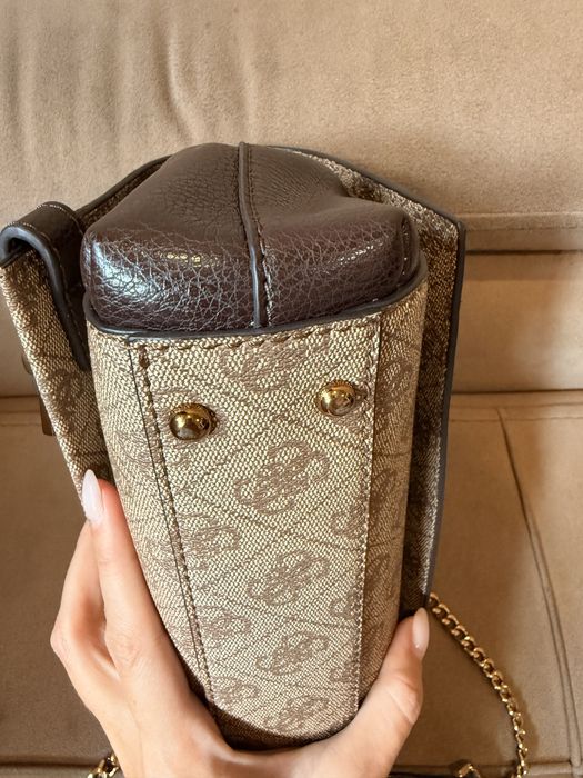 Дамска чанта GUESS