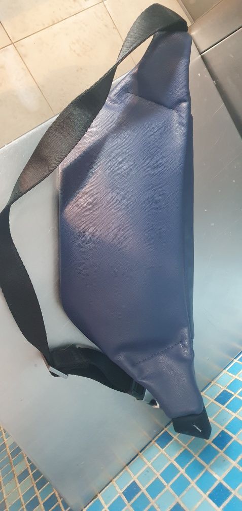 Уникална мъжка чантичка GUESS