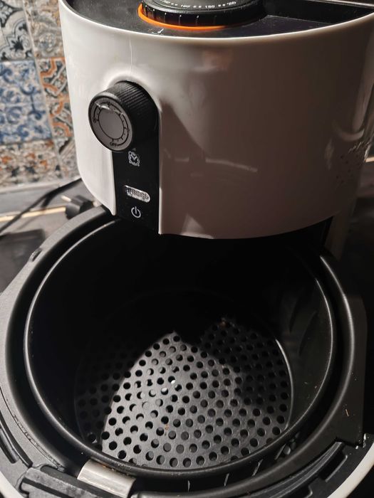 Friteuza NOUA fara ulei Heinner Sirocco