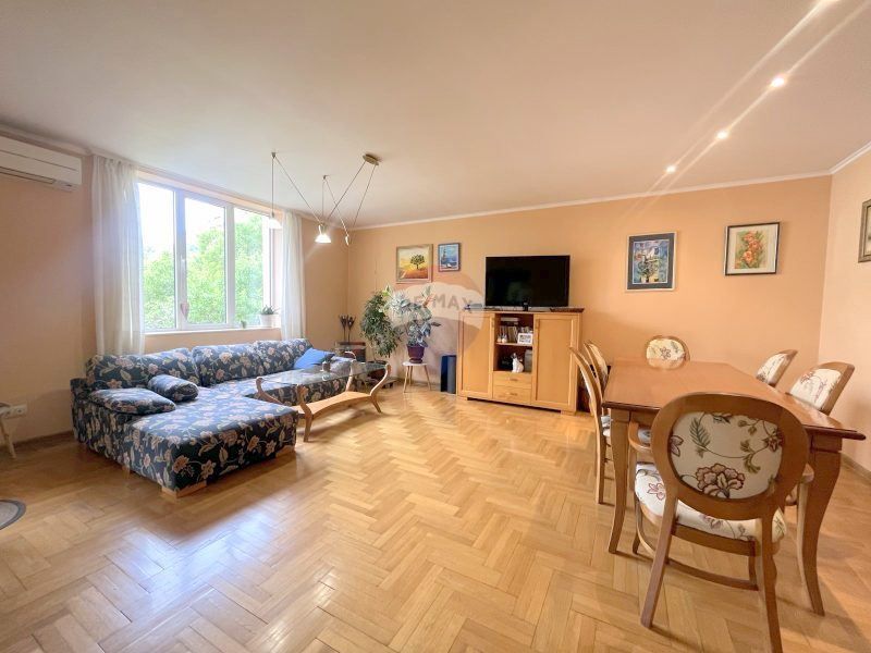 Продава се Тристаен апартамент в Варна, Бриз - 120 кв.м за 1959 €/кв.м - Снимка #1