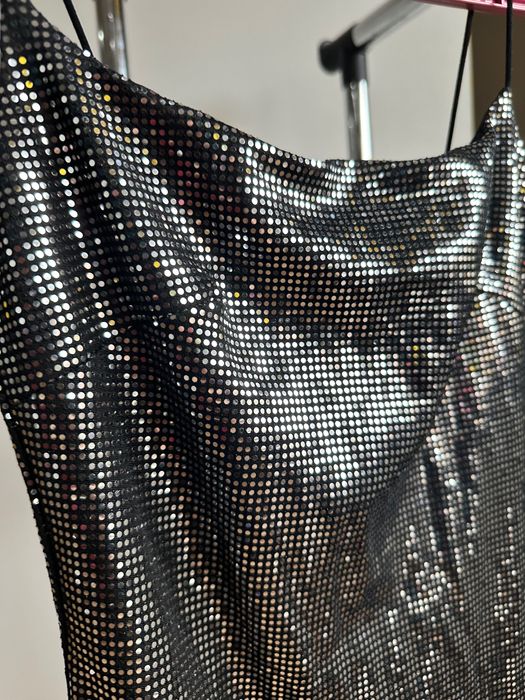 Къса блестяща рокля