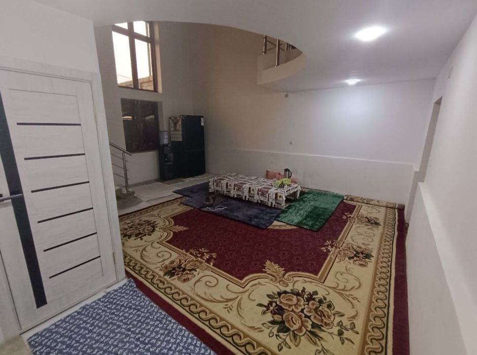 Uy sotiladi 4sotu 5ta xona