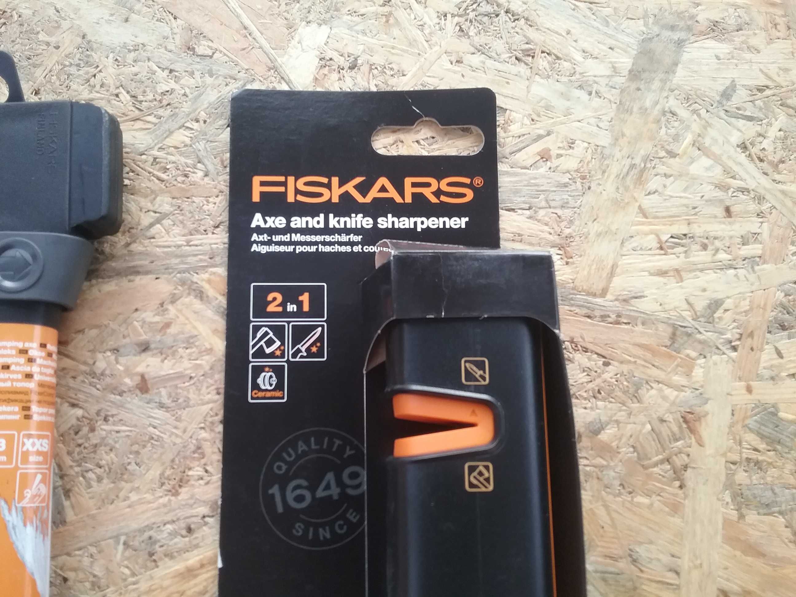 SET Fiskars XXS + X-Sharp ,Toporas gradina si ascutitor cutite,topoare