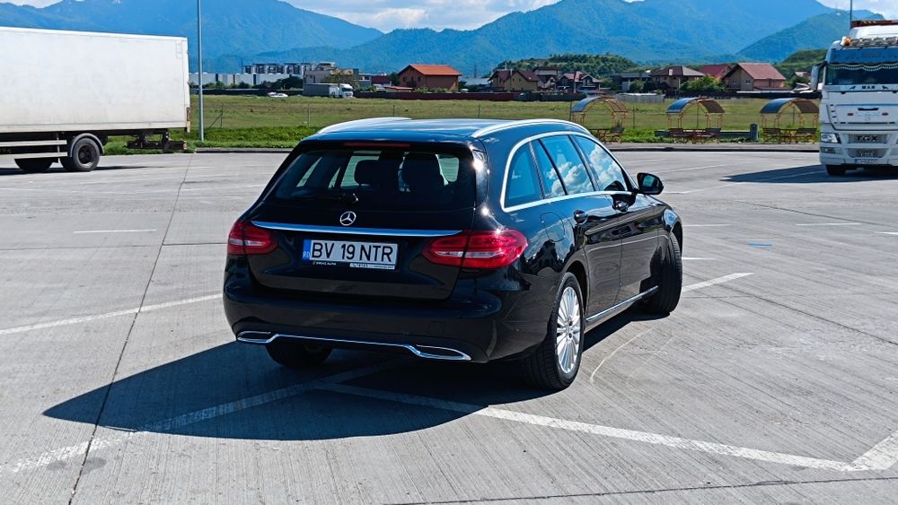 Vând Mercedes C200
