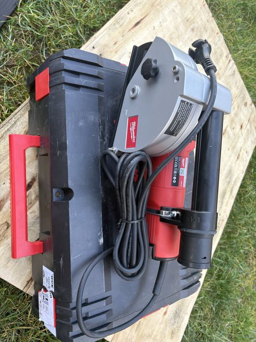 Masina de frezat caneluri