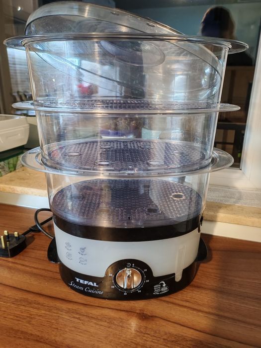 Vând aparat de gătit la abur, încercat doar odată.