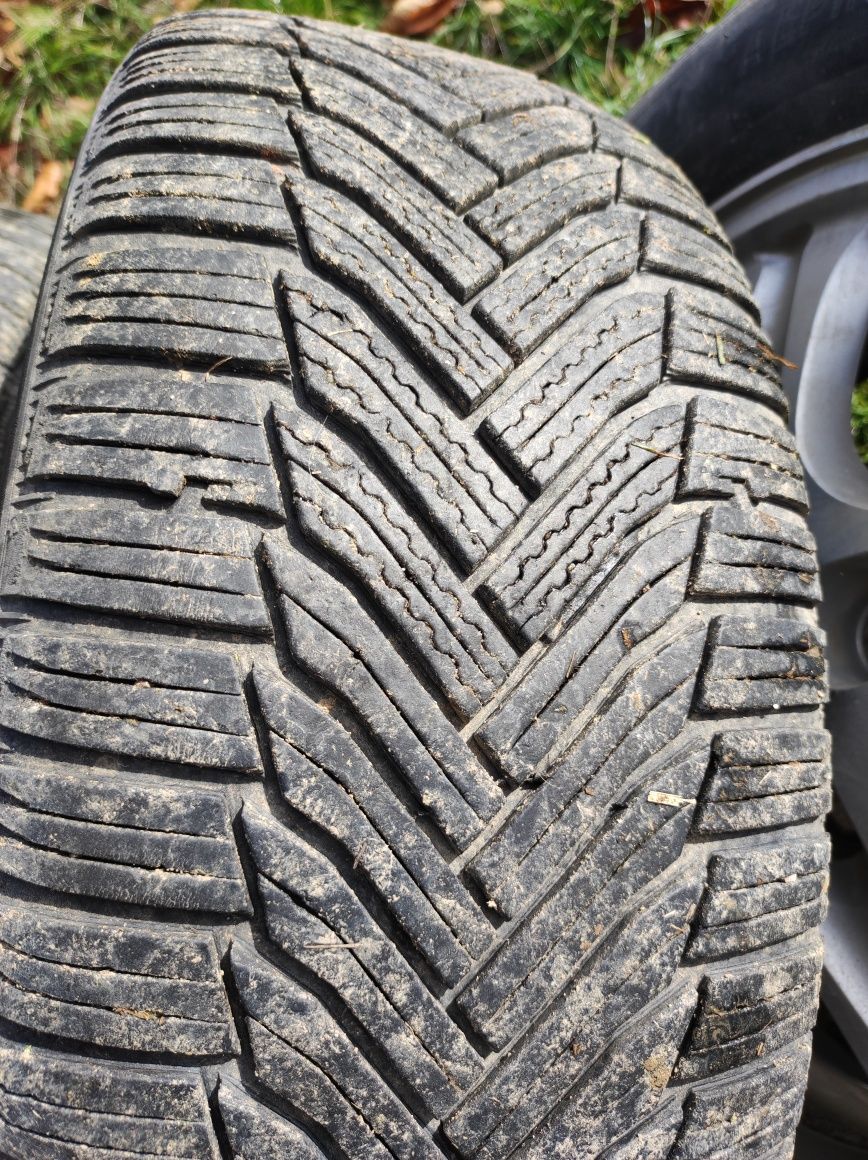 215/ 60R 16 Мишелин