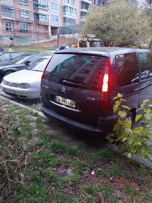 Автомобил  ситроен с8