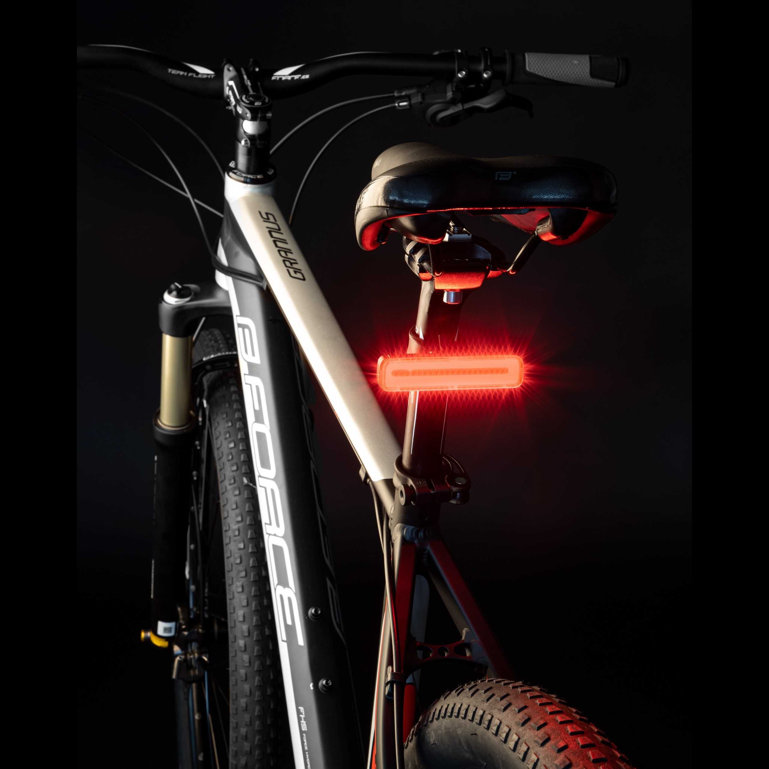 Задна LED стоп светлина за велосипед FORCE GLORY, 70 LM, 50 LED, USB