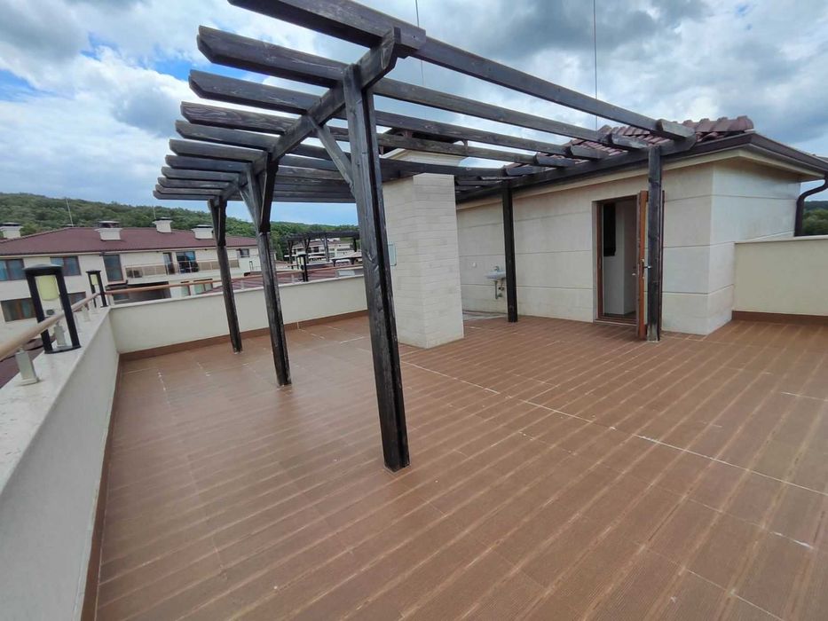 Великолепен пентхаус на първа линия