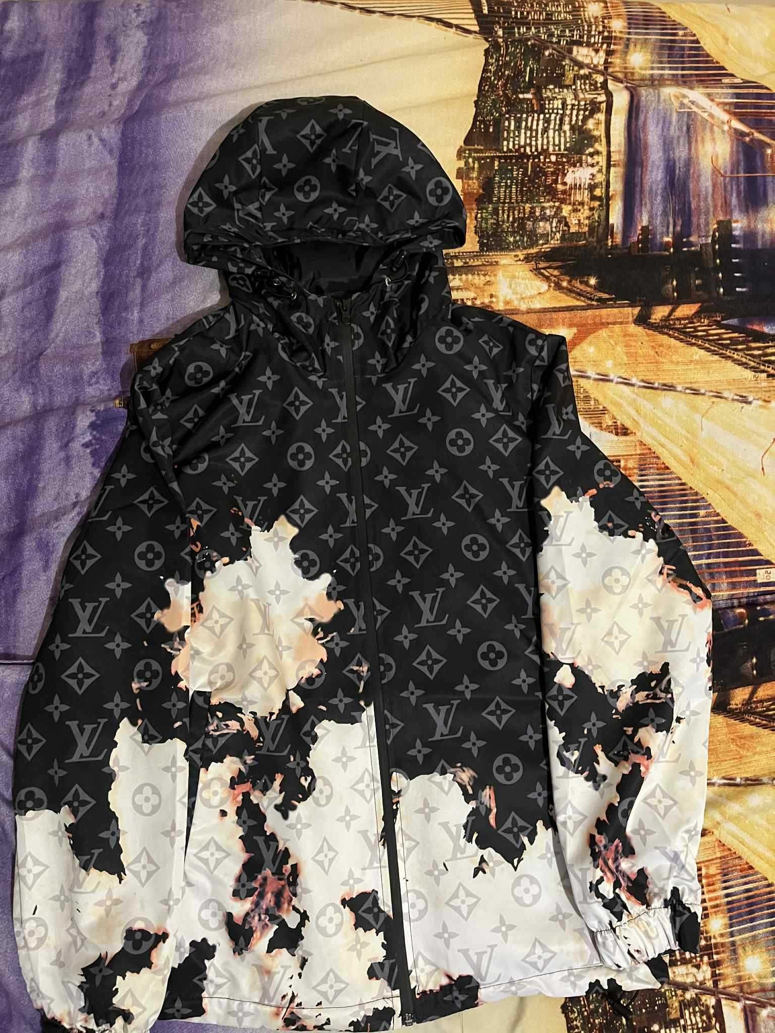 Продавам мъжка ветровка louis vuitton