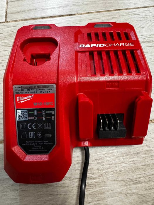 Vand Acumulator Milwaukee M18 5.0Ah si Incarcator M12-18 FC