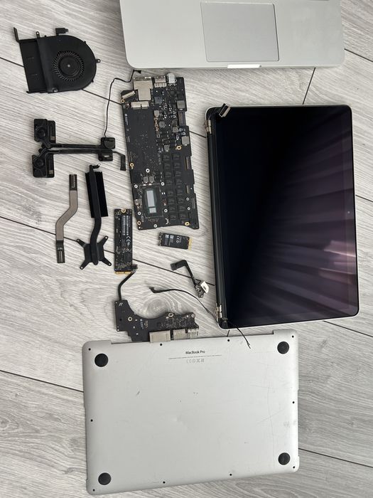Dezmembrez Macbook Pro late 2013 13 inchi intel i7