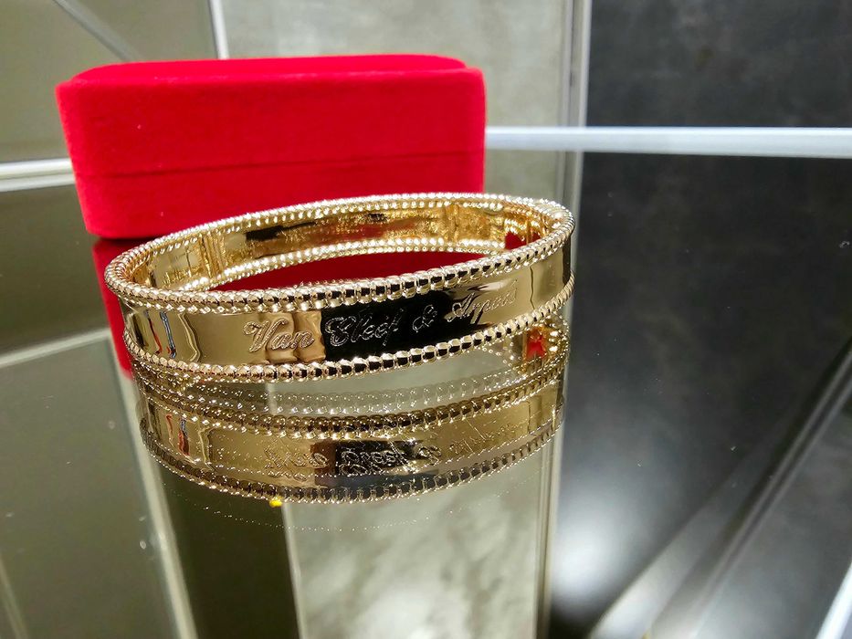 Van Cleef & Arpels VCA Rose Gold Perlée Signature Дамска Гривна
