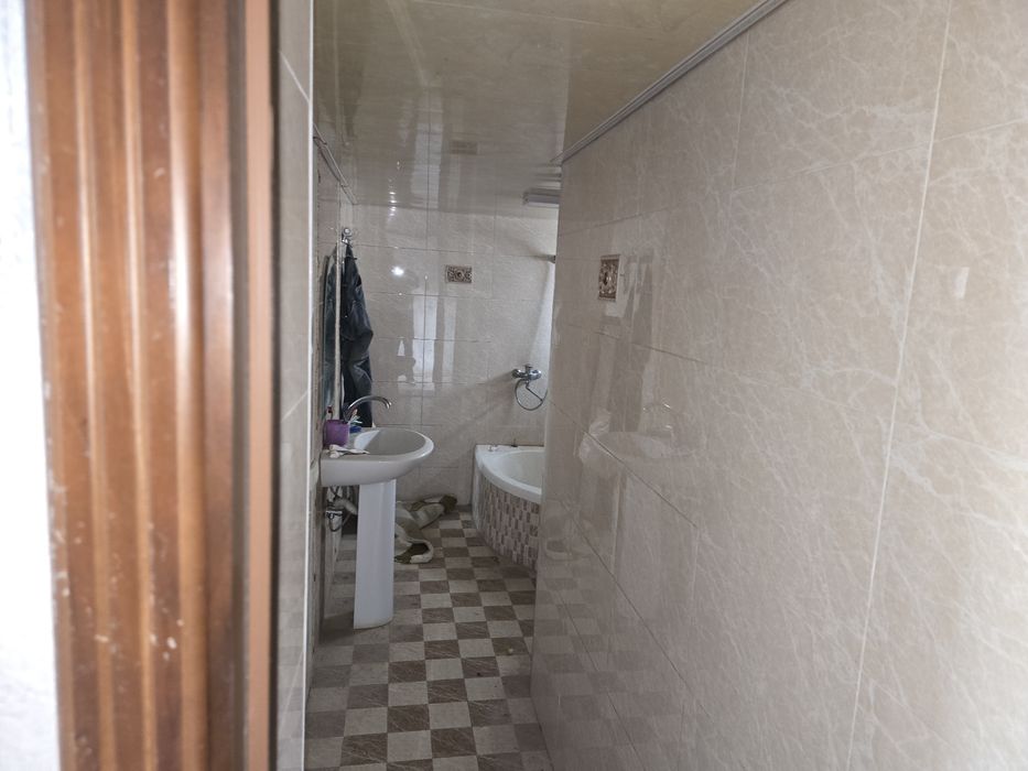 Шошилинч, арзон уй сотилади. Тошкент вилояти Янгийўл шаҳри марказида.