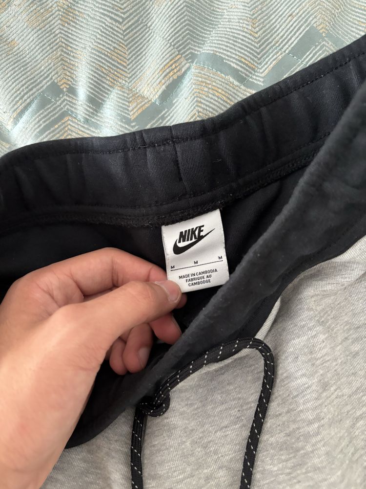 Nike tech fleece.ПРОДАВАМ И горнища