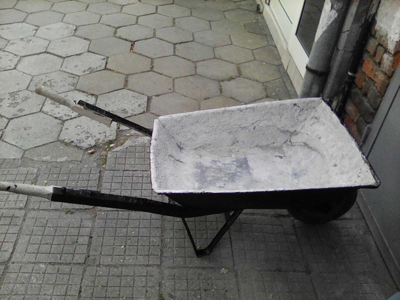 Градинска       каличка    с     гума     .