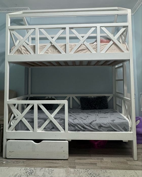 Продам ДВЕ ШТУКИ  2х ярусную кровать в хорошем состоянии