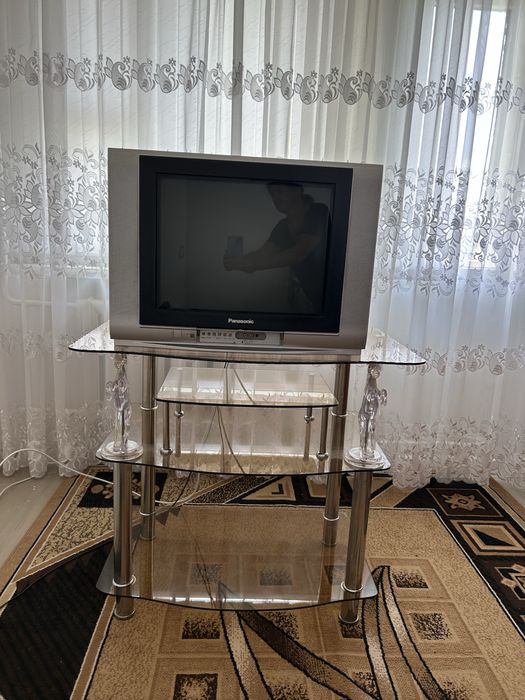 Телевизор рабочий.Panasonic, тумба и прочие домашние вещи