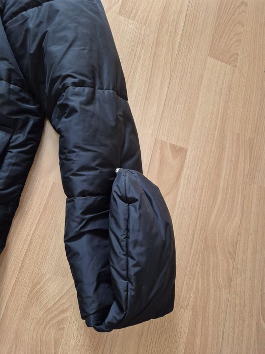 Куртка осень-зима с вставными варежками и задним карманом