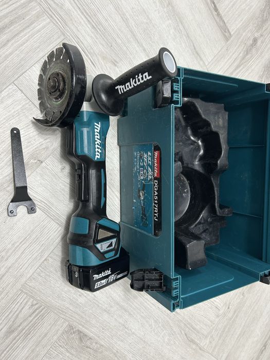 Makita DGA 517 flex cu turatie variabila