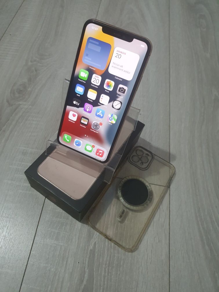 Iphone 11 PRO MAX, 64 GB, display crapat, perfect funcțional, liber