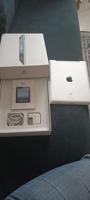 Продам iPad 2012 года