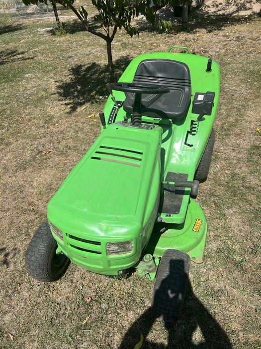 Tractoras Gazon Iarba 12CP cu cos Impecabil