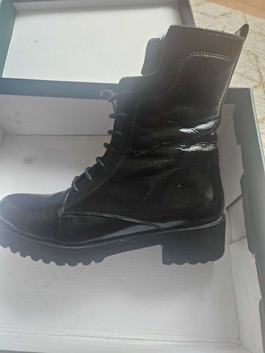 Sara Pen, лачени боти