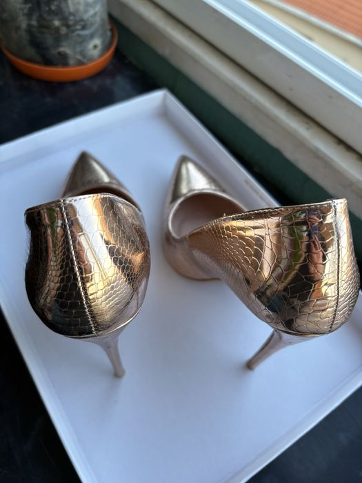 Обувки дамски нови